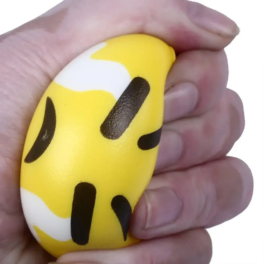 Geltonas antistresinis kamuoliukas „Emoji“ su linksmu veiduku, minkštas ir sukamasis, skirtas stresui mažinti.