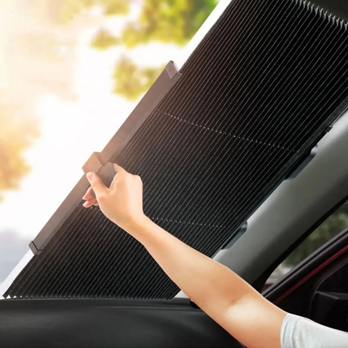 Universalios automobilių žaliuzės nuo saulės, matmenys 150x70 cm, apsaugo nuo saulės spindulių automobilyje.