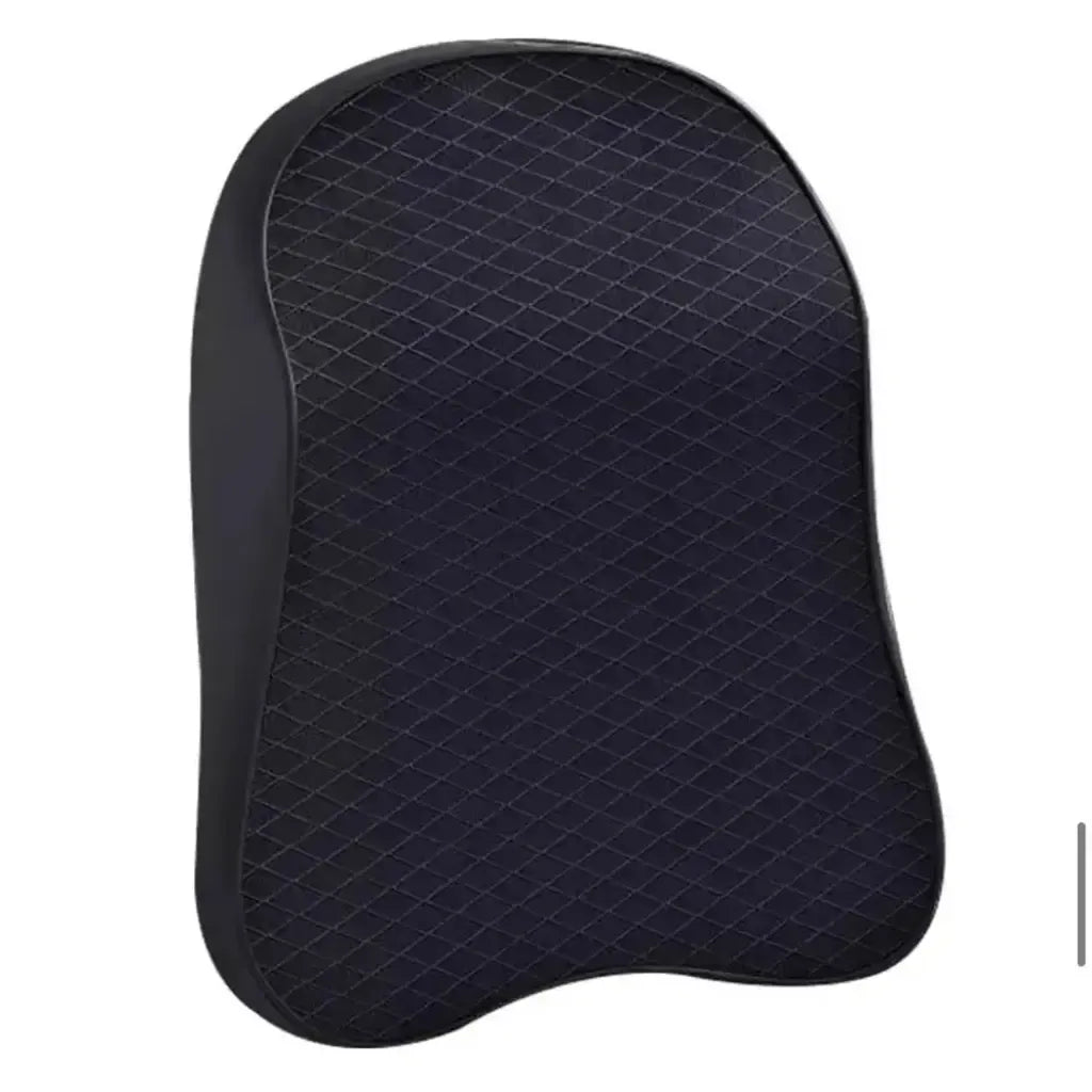 Juodos spalvos ergonominių pagalvių rinkinys automobiliui, minkštos ir patogios sėdėjimo komfortui užtikrinti.