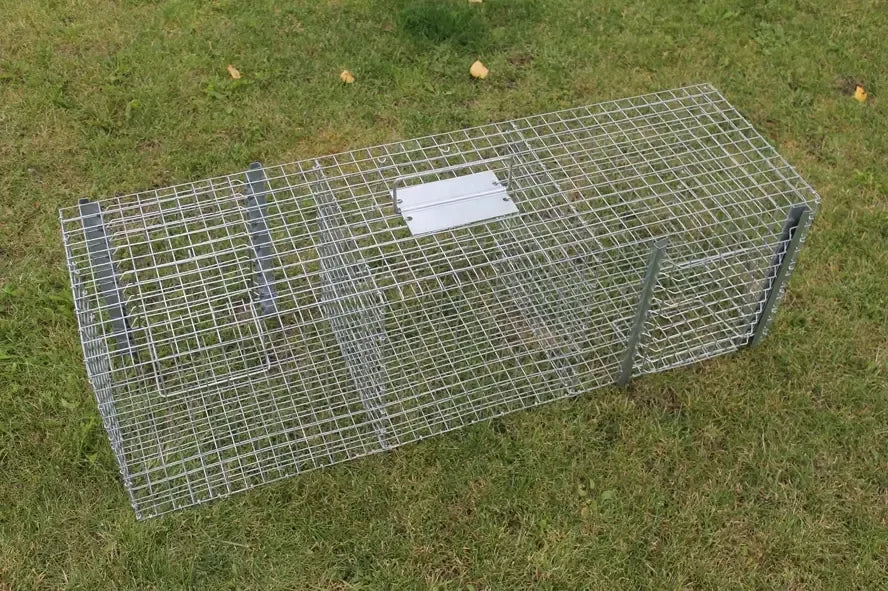 Kahe sissepääsuga eluspüünis lindudele ja väikeloomadele – 102 × 30 × 30 cm