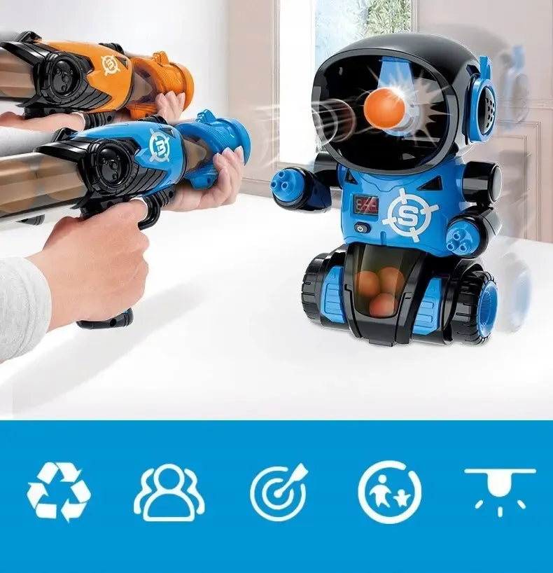Interaktyvus šaudymo žaidimas „Robotų mūšis“, žaidimo pultas ir robotų figūros, žaidimo ekranas su robotų mūšio vaizdu.