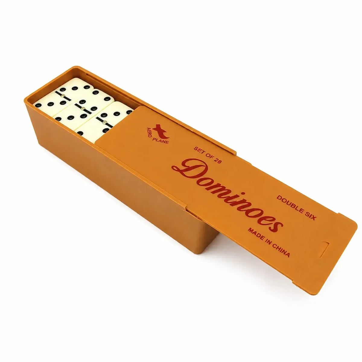 Klasikinis domino žaidimas, sudarytas iš juodų ir baltų plastiko domino kaladėlių, išdėstytų ant medinio stalo.