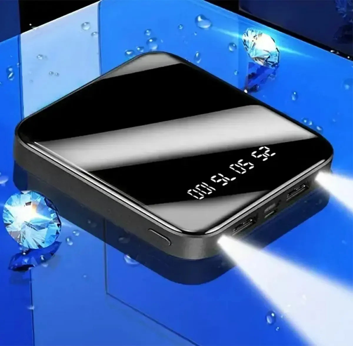 Kompaktiškas išorinis baterijos įkroviklis Power Bank 4800 mAh, skirtas įkrauti mobiliuosius įrenginius, mažas ir lengvas.