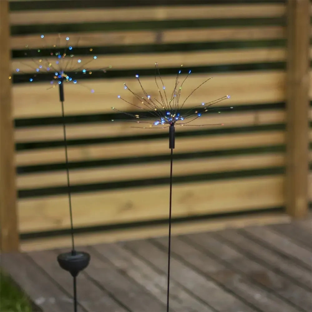 Dekoratyvinė lauko LED lemputė „Firework“ su saulės baterija, 100 cm ilgio, ryškiai šviečianti ir dekoratyvi.