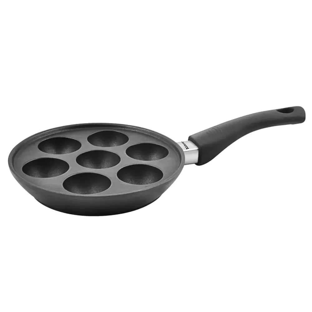 Aldente Classic 20 cm spurgu keptuvė su non-stick danga, paruošta kepimui ir gražiems spurgų formavimams.