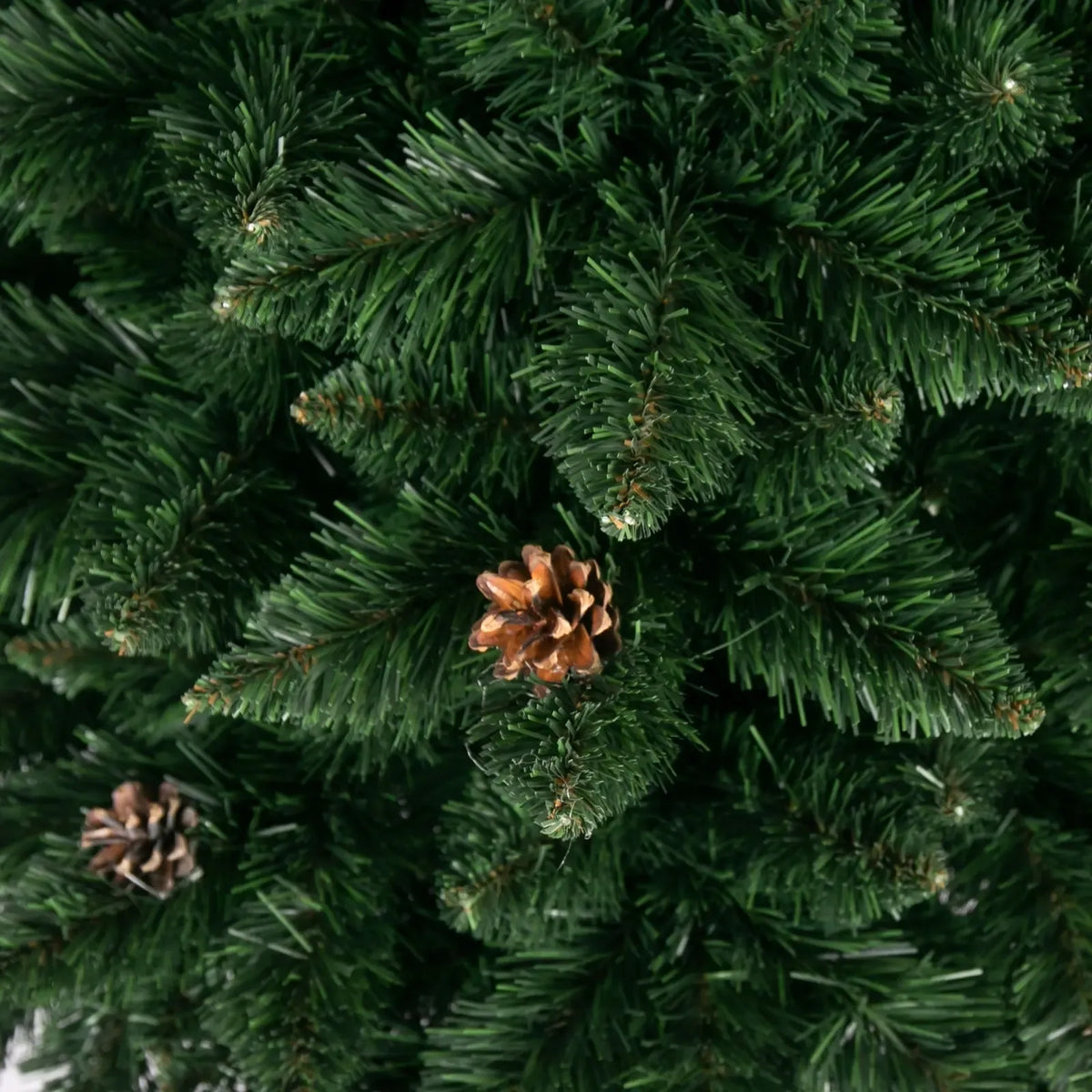 220 cm De Luxe kunstjõulupuu käbidega