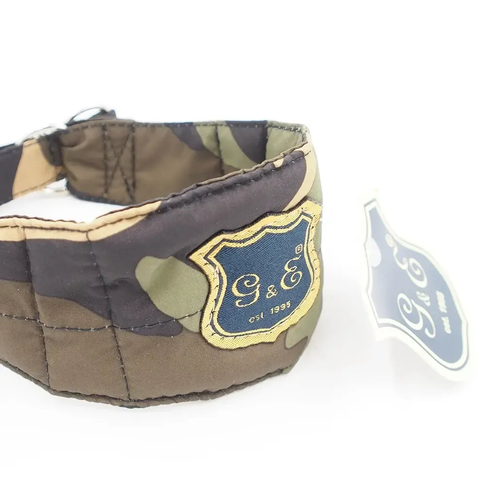 Stilingas 25 cm šunų antkaklis Gustaf & Evita, minkštas ir patogus, su reguliuojamu dydžiu, tinka mažiems ir vidutinio dydžio šunims.