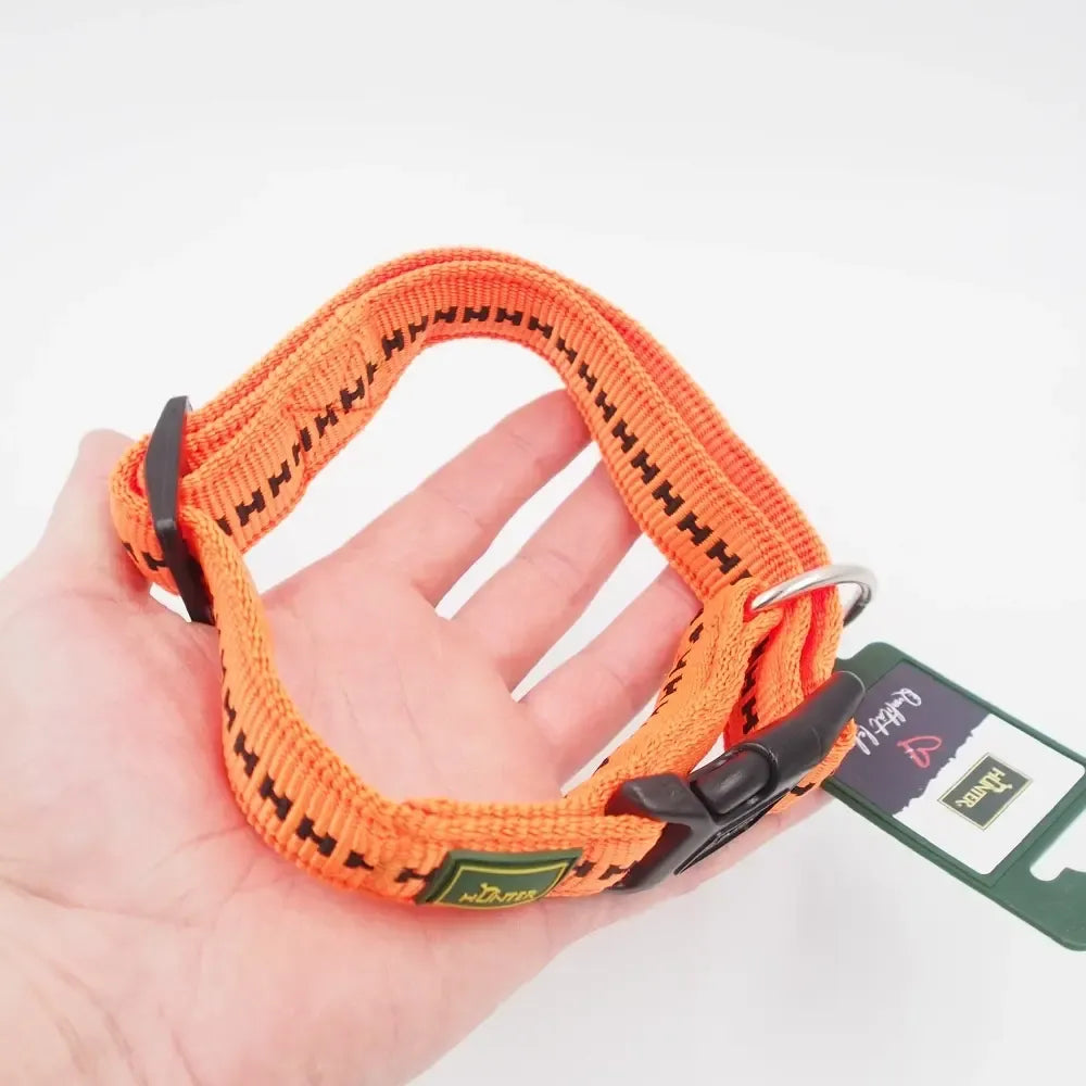 Oranžinis Hunter tekstilinis reguliuojamas šunų antkaklis, 45–65 cm ilgio, patvarus ir patogus dėvėti.