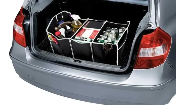 Automobilinė bagažinės organizatorius daiktadėžė su keliomis skyreliais, patogiai tvarkingai susidėti daiktus automobilio bagažinėje.