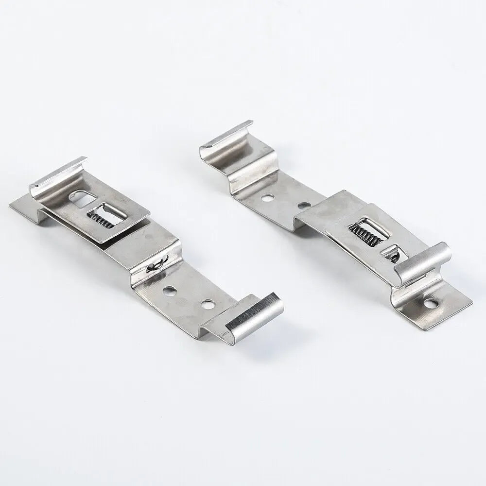 Nerūdijančio plieno automobilio numerio laikikliai, skirti tvirtinti numerio plokšteles automobiliuose, komplektas.