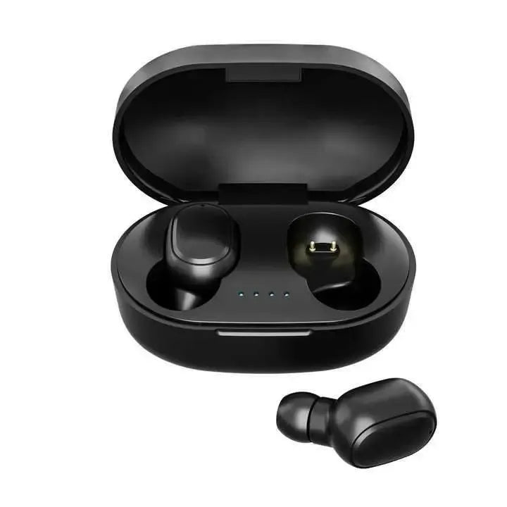 Belaidės TWS ausinės su įkrovimo stotele, Bluetooth 5.3, sidabrinės spalvos, šalia ir įkrovimo dėklas.