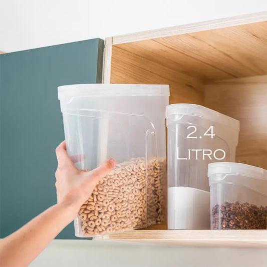 Stilingas ir praktiškas 2,4L plastikinis birių produktų indas su dozatoriumi maistui laikyti ir dalinti.