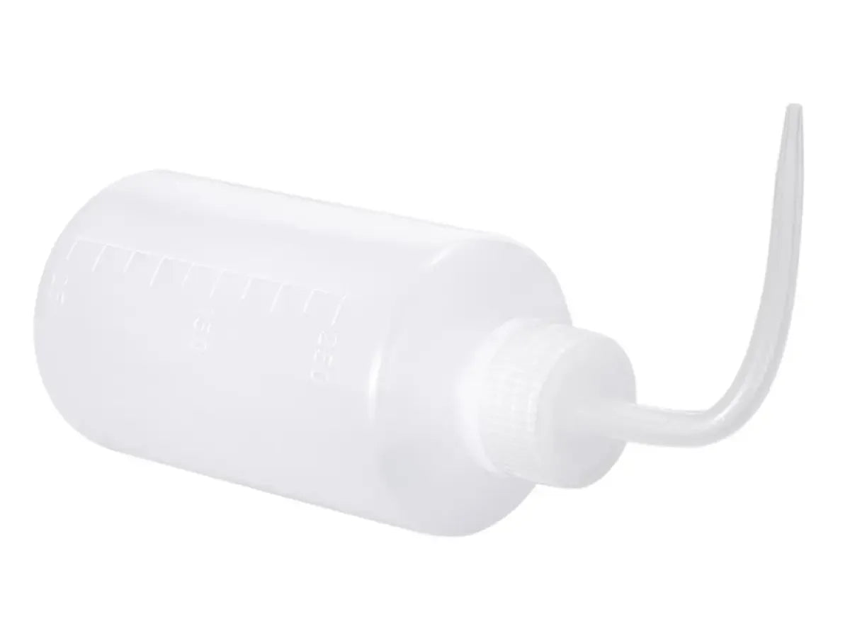 Buteliukas blakstienoms plauti, 250 ml, aiškus ir patogus naudoti, skirtas odos ir blakstienų priežiūrai.