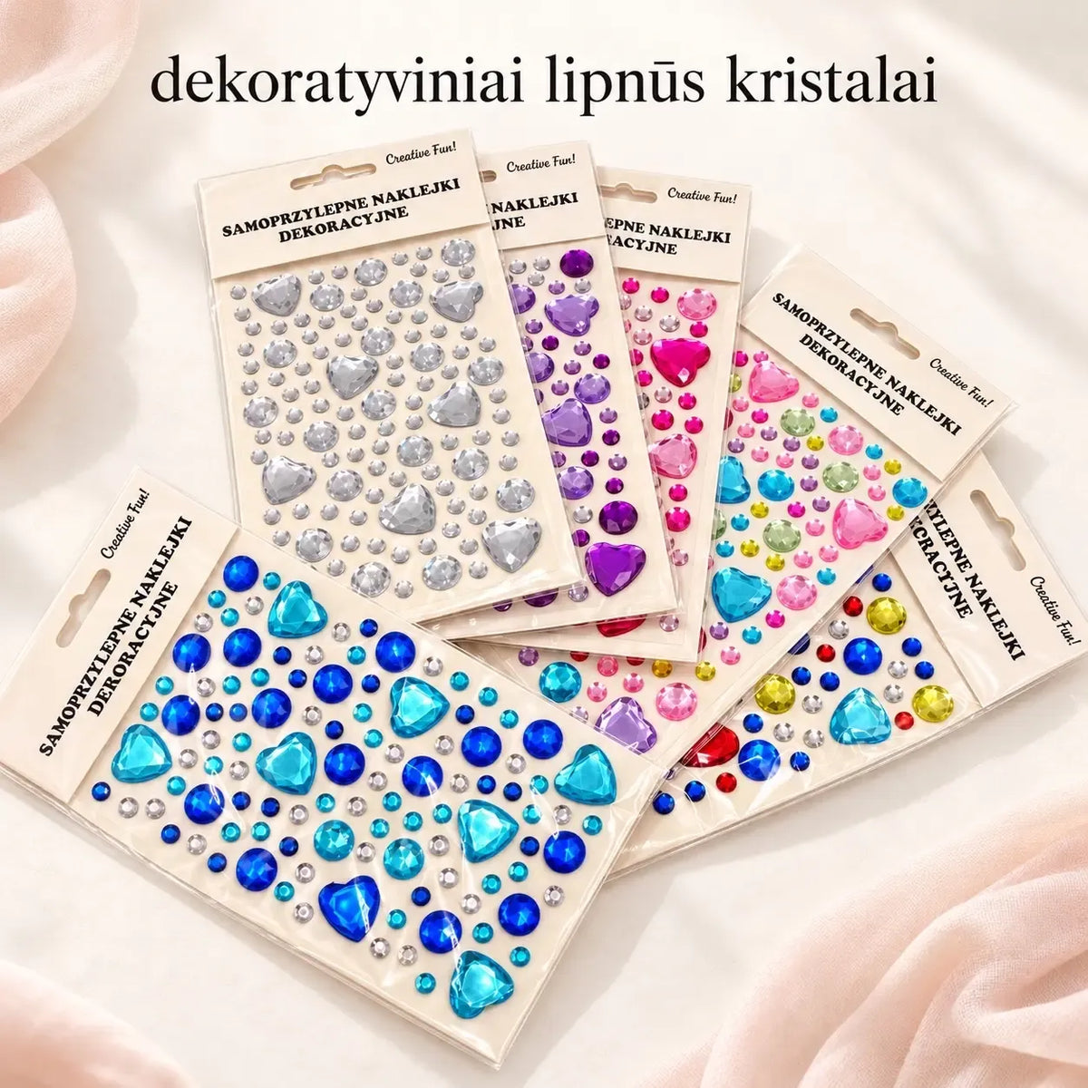 Lipnūs dekoratyviniai kristalai širdelės formos, puikiai papuošti ir paprasti naudoti dekoro elementai.