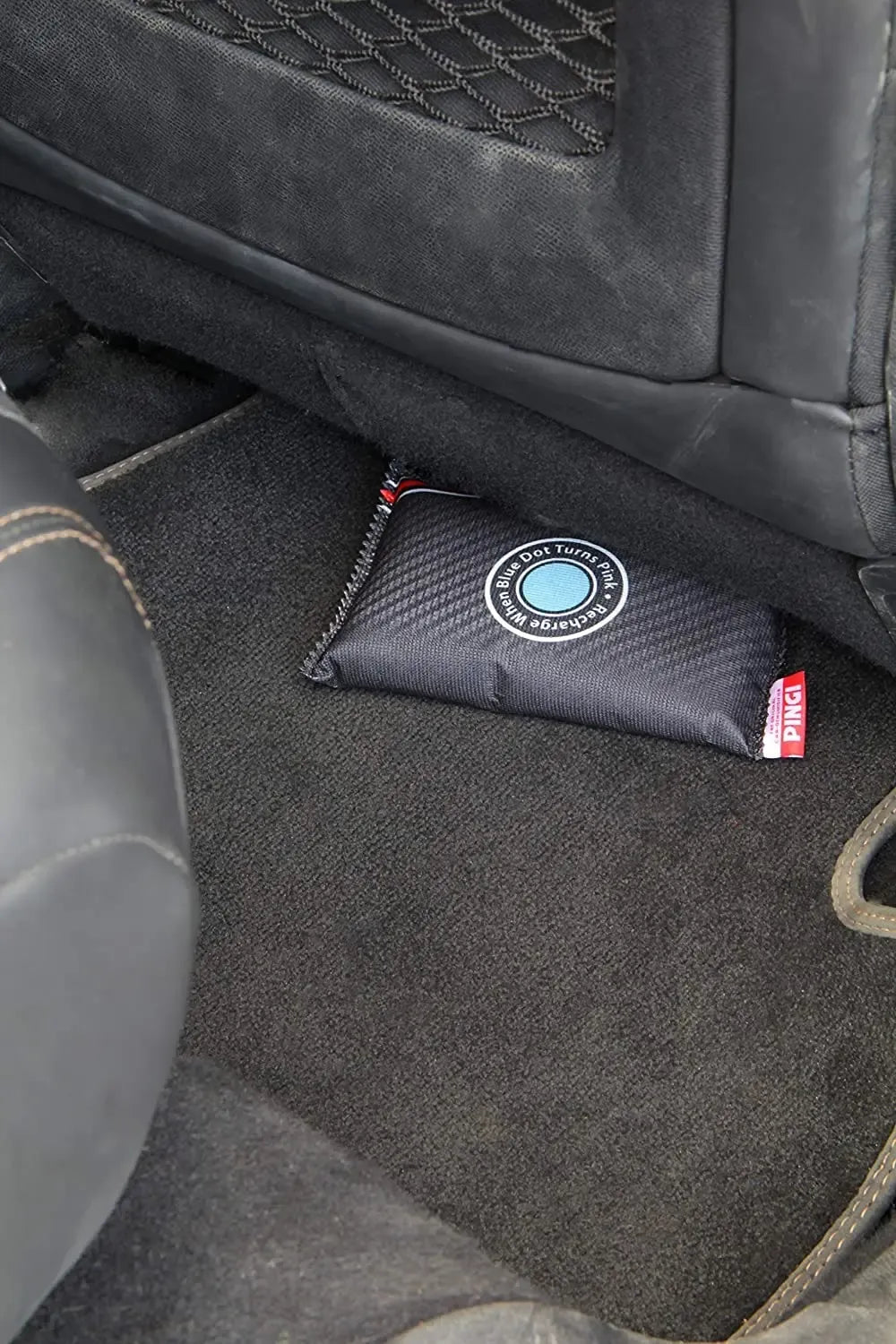 Drėgmę sugerianti automobilių pagalvėlė, skirta drėgmės ir pelėsio prevencijai, su švelniu tekstilės paviršiumi.