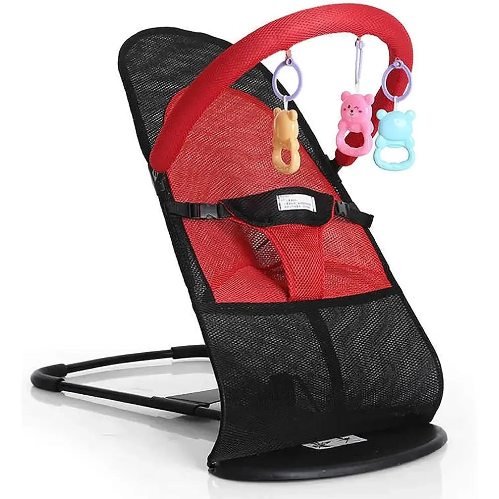 Ergonomiškas kūdikių gultukas su žaisliukų lankeliu, minkšta sėdimoji dalis ir reguliuojamos atramos galvai.