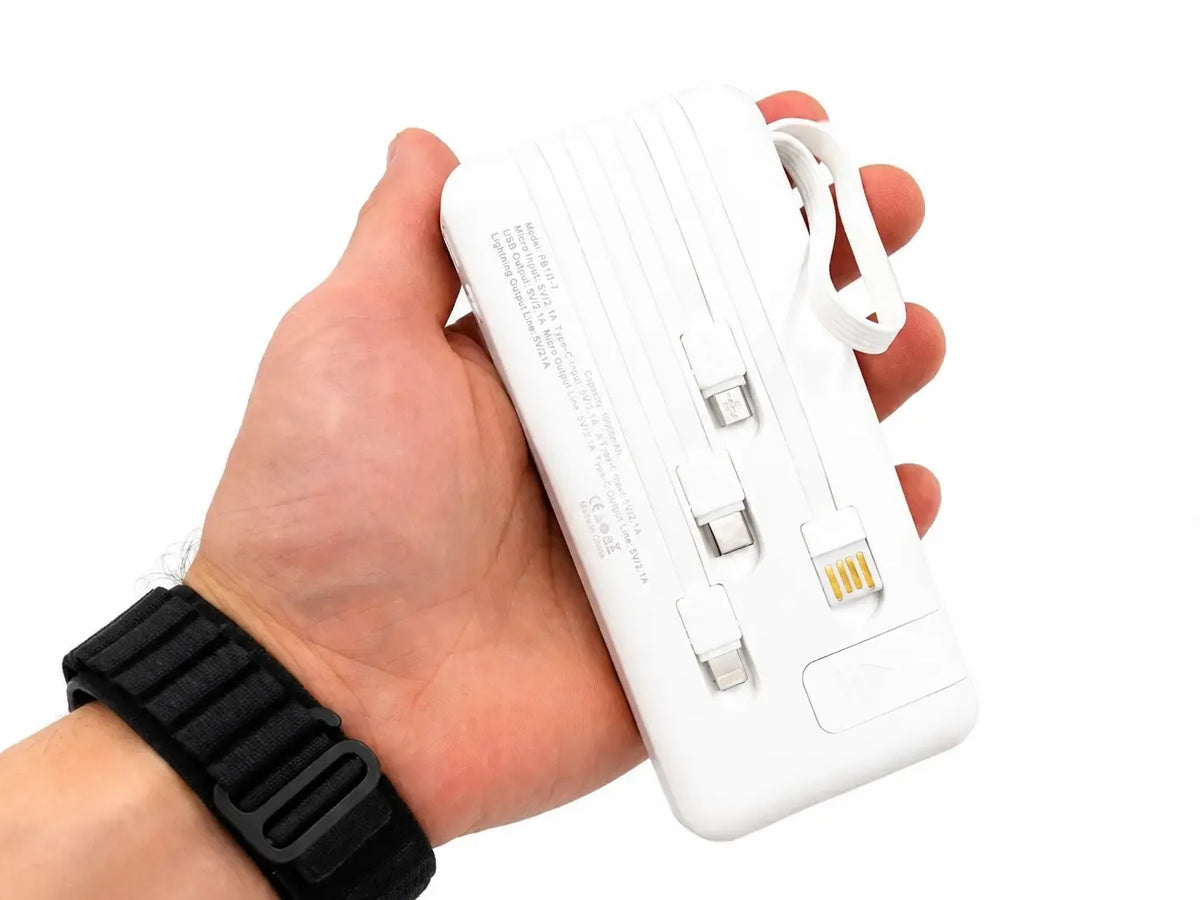 Išorinė 10 000 mAh baterija su integruotais laidais EZRA PB147-1, kompaktiška ir patogi naudoti mobiliesiems įrenginiams
