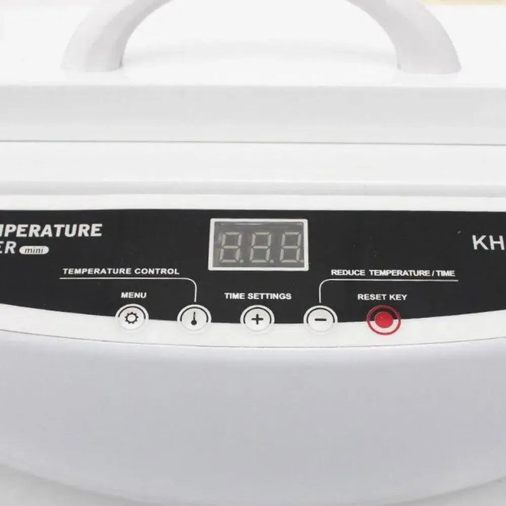 Profesionalus karšto oro sterilizatorius su LCD ekranu, skirtas sterilizacijai ir dezinfekcijai, metalinis korpusas ir valdymo panelis.