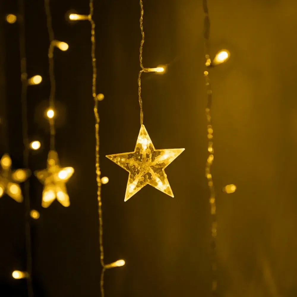 Šviesi LED girlianda „Christmas“ su žvaigždžių formomis, puikiai papuošimui per šventes, namų ar renginių dekoracijoms.