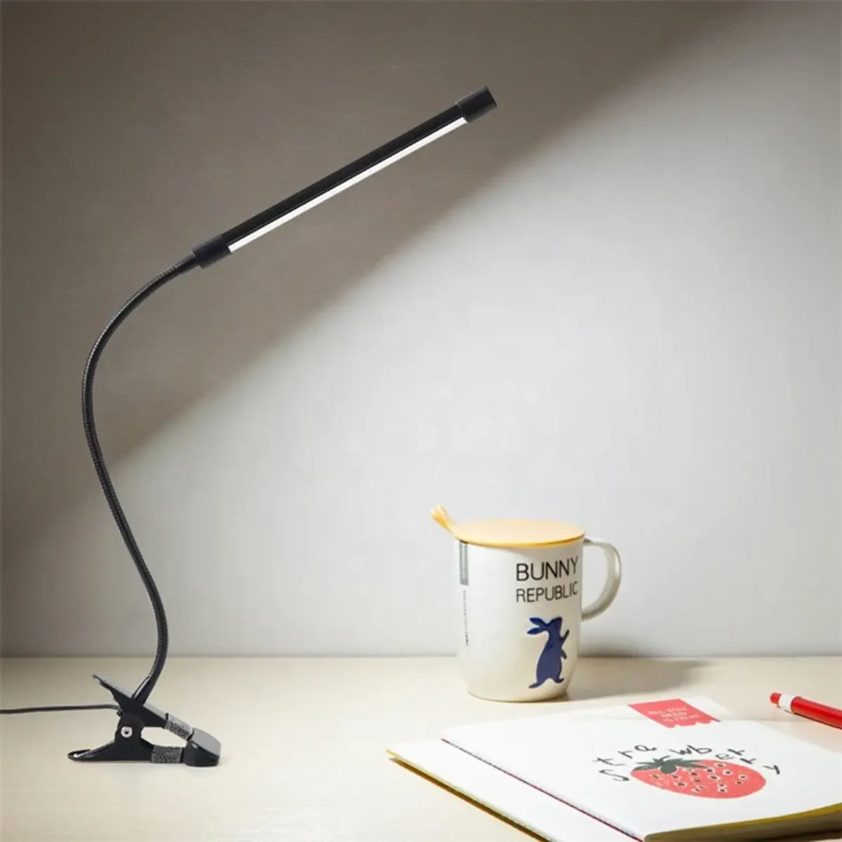 LED lempa su segtuku, lankstus kaklelis ir baltas korpusas geschniegelt
