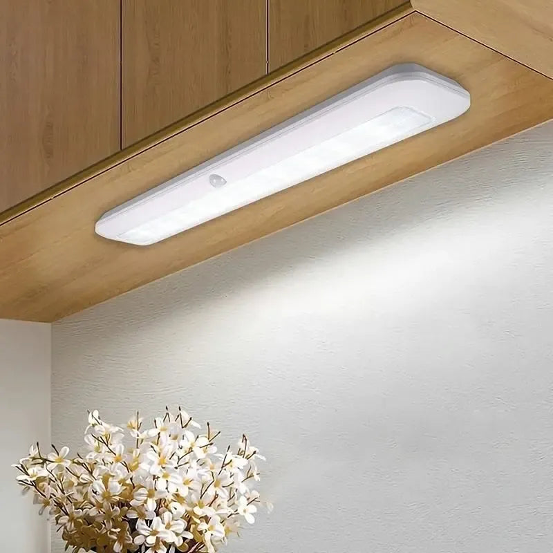 Belaidis LED šviestuvas su magnetiniu laikikliu po spintele, mėlynos šviesos, patogus apšvietimas ir lankstus montavimas
