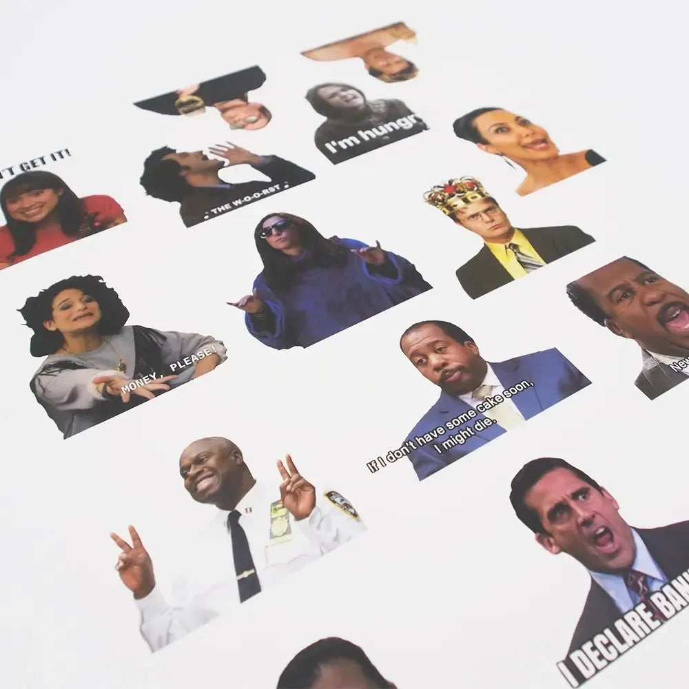 Lipdukų rinkinys „The Office“ ir „Brooklyn 99“ gerbėjams, yra įvairių juokingų ir teminių lipdukų, skirtų dekoro ar daiktų papuošimui