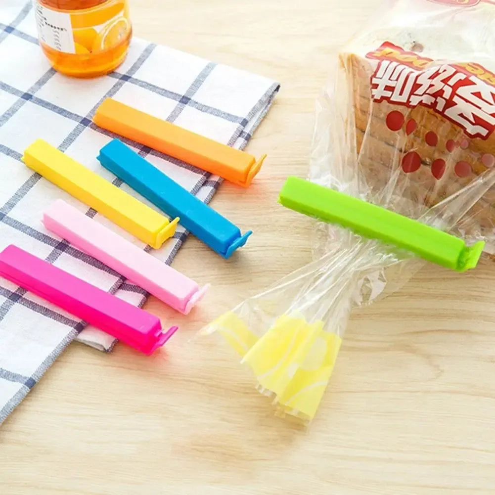 5 maišelių uždarymo segtukų, pagaminti iš plastiko, tinkami sandarinti maišeliams ir užkirsti kelią išslydimui.