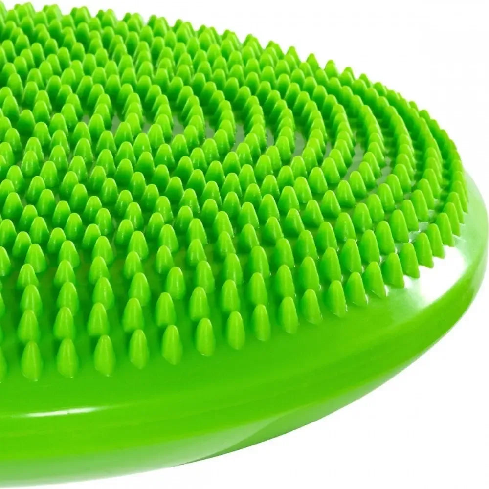 Balansinė masažinė pagalvė su pompa, tinkama stuburo ir kaklo masažui, minkšta ir ergonomiška, naudota namų naudojimui.
