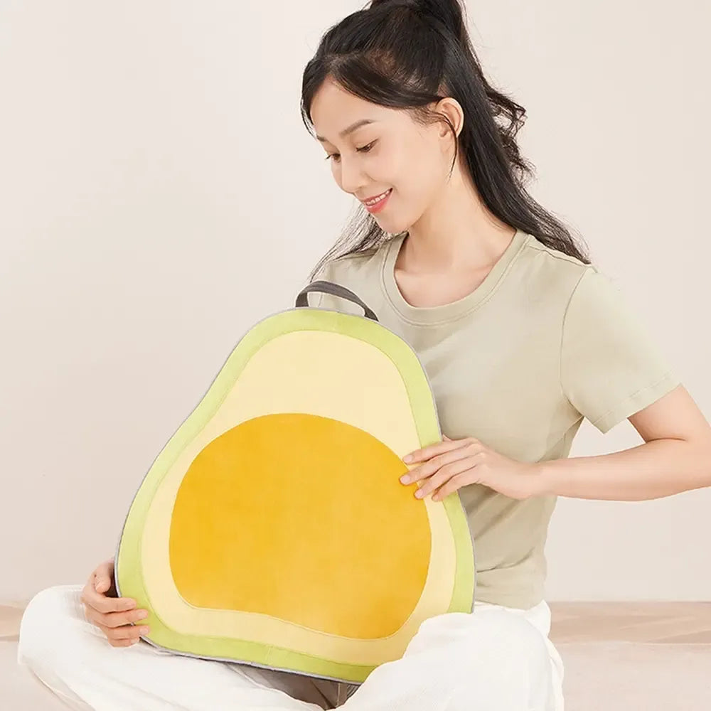 Masažinė pagalvė "Avokado" su ergonominiu dizainu, minkštas ir patogus, skirtas atpalaiduojamam masažui ir komfortui.