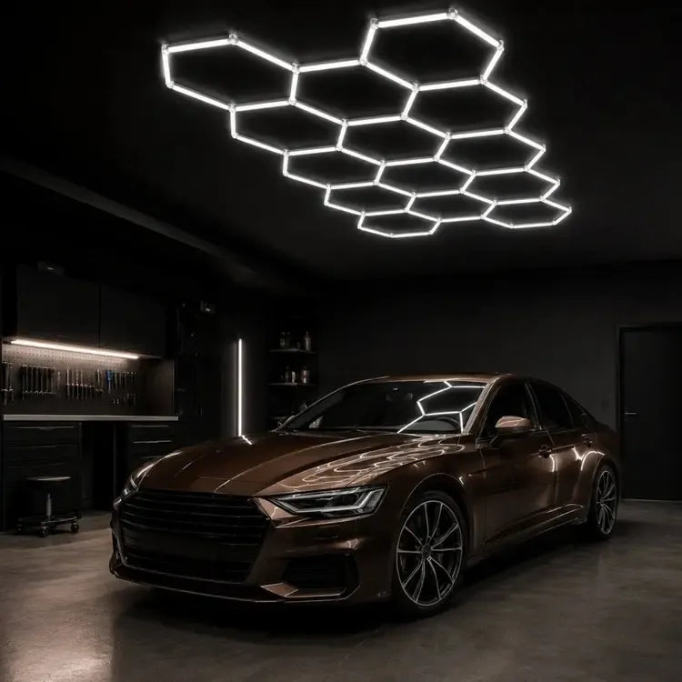 Modulinis LED lubinis šviestuvas Hexagon, 520 W, 234 × 405 cm, modernus apšvietimo sprendimas didelėms erdvėms
