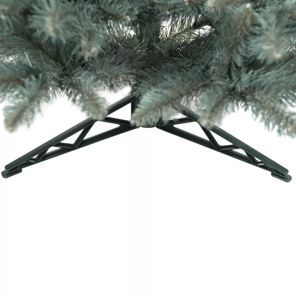 Dirbtinė Kalėdų eglutė Siberian Spruce, 150 cm, žalia ir tanki, puikiai tinkanti šventinei dekoracijai.