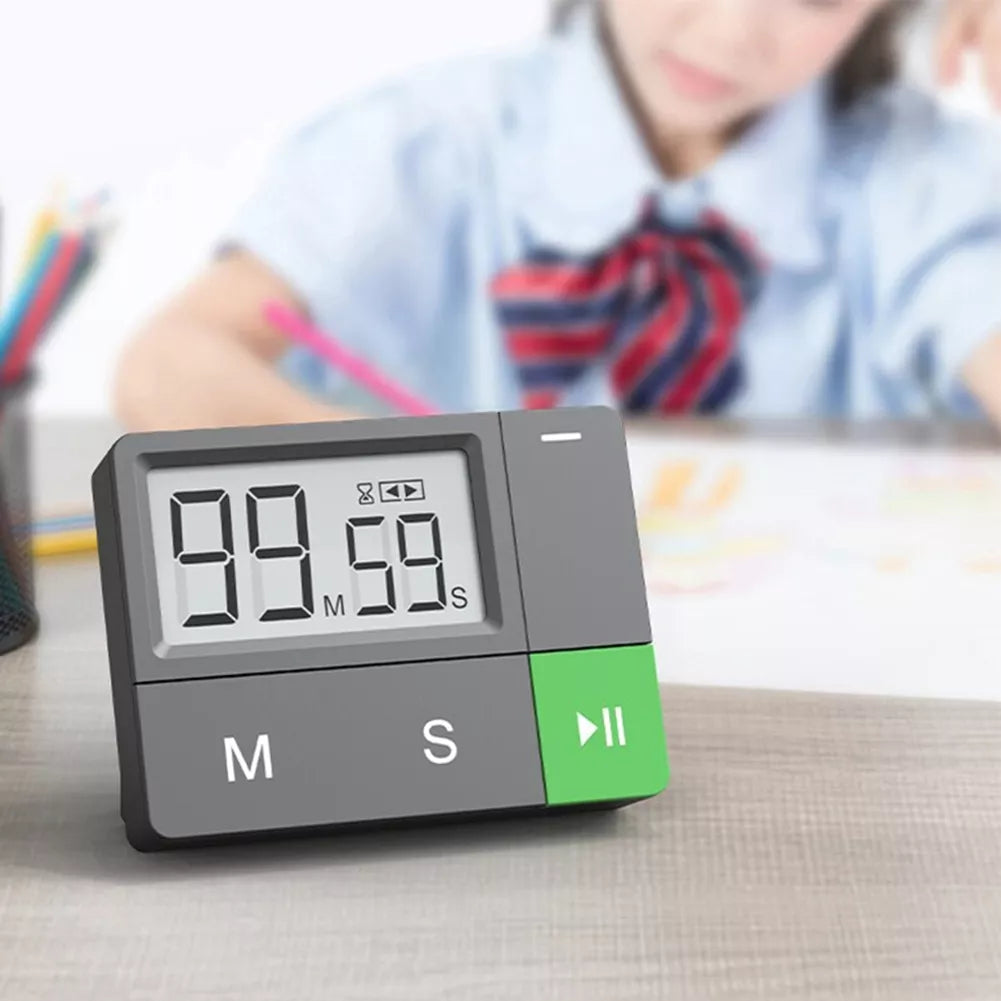 Elektroninis laikmatis su skaitmeniniu ekranas ir valdymo mygtukais, naudojamas laikui matuoti ir stebėti.