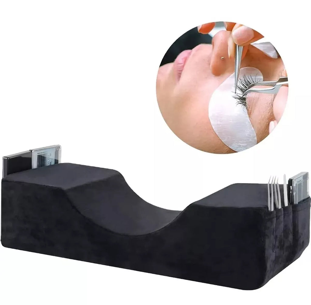 Ergonomiška kosmetinė pagalvė blakstienų priauginimui ir makiažui, minkšta ir patogi naudoti, padeda stabiliai išlaikyti veido plotą.