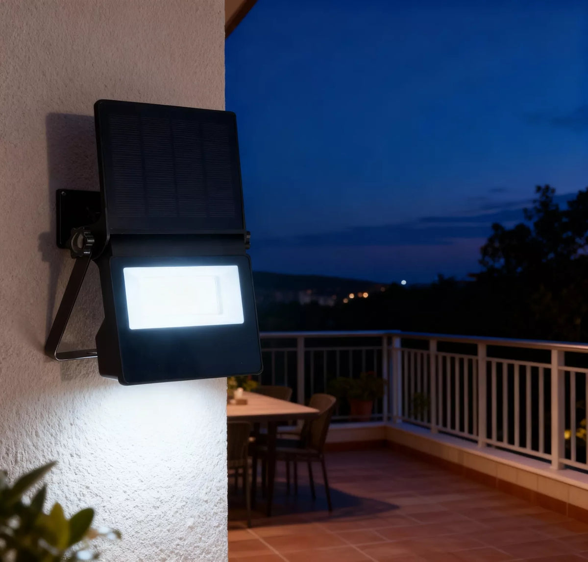 Päikeseenergiaga töötav LED lamp liikumisanduriga, 45 LED-i