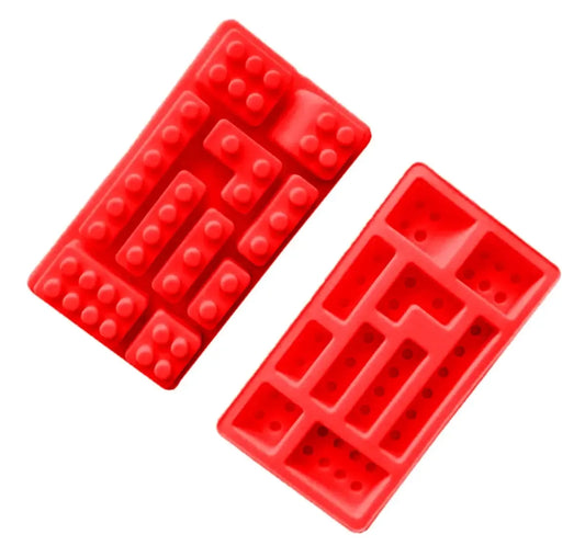 Silikoninė kepimo forma Lego kaladėlėms, lanksti ir patvari, skirta keksiukams ar saldumynams gaminti.