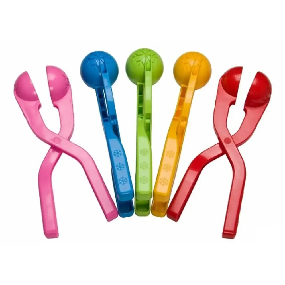 Sniego gniūžčių formos Ballmaker plastikinė forma, skirta kurti sniego kamuolius žiemos linksmybėms.