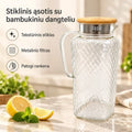Stiklinis ąsotis su bambukiniu dangteliu, 1800 ml, skaidrus ir elegantiškas, idealiai skirta gėrimams laikyti.