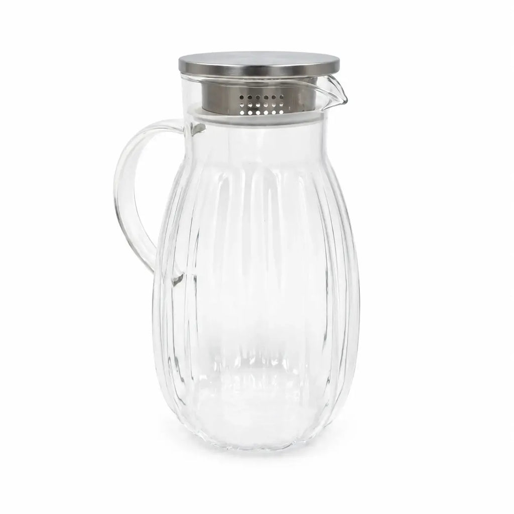 Stiklinis ąsotis su metaliniu dangteliu, talpa 1800 ml, aiškiame stiklo variante, tinkamas gėrimams laikyti.