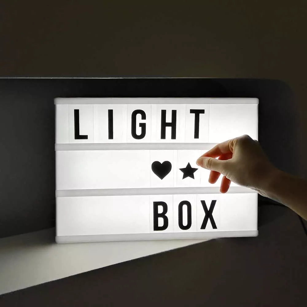 Värviline LED-valgustahvel (30 x 22 cm)