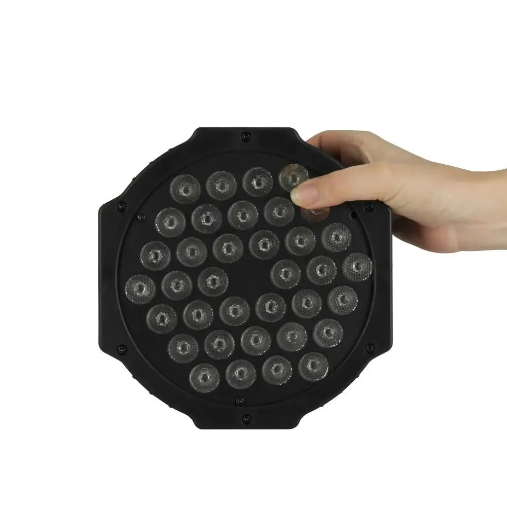 36 W LED šviesos efektas su DMX valdymu, spalvoti šviesos spinduliai ir modernus apšvietimas scenai ar šventėms.