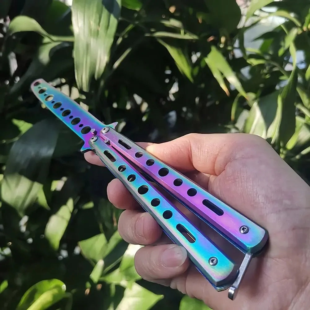 Lauko mokomasis Butterfly Balisong treniruočių peilis su saugiomis rankenomis ir lankstymu, skirtas įgūdžių lavinimui.