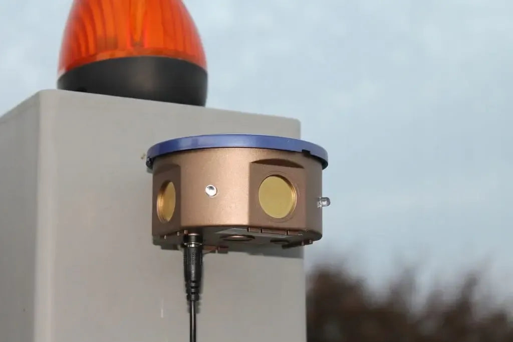 Ultraheli-nugise- ja närilistepeletaja B360LED, 3 kõlari ja LED-välkudega